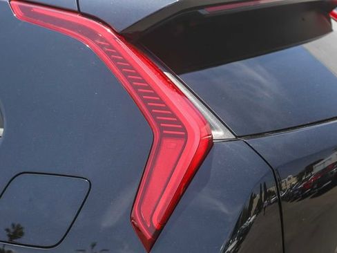 Certified 2025 Kia Niro EX FWD image 11