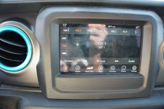Certified 2023 Jeep Gladiator Sport AWD/4WD image 5