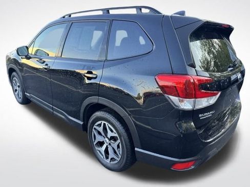 Used 2023 Subaru Forester Premium image 6