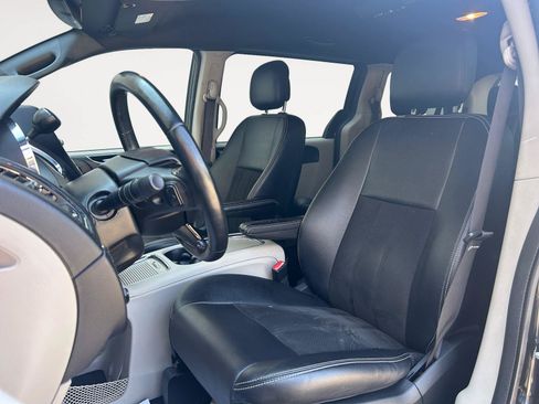 Used 2019 Dodge Grand Caravan SXT FWD image 9
