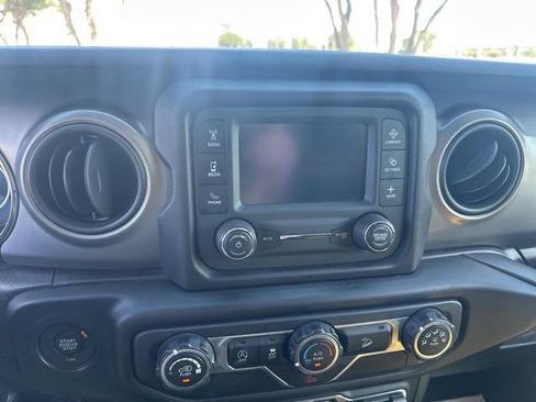 Used 2019 Jeep Wrangler Unlimited Sport S AWD/4WD image 3