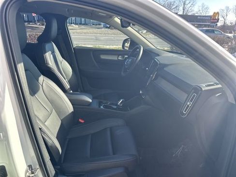 Certified 2025 Volvo XC40 B5 Plus AWD/4WD image 15