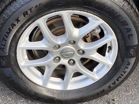 Used 2019 Chrysler Pacifica LX image 26