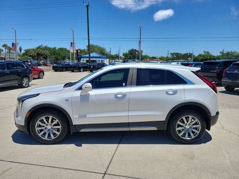 Used 2020 Cadillac XT4 Premium Luxury w/ Enhanced Visibility Package FWD image 7