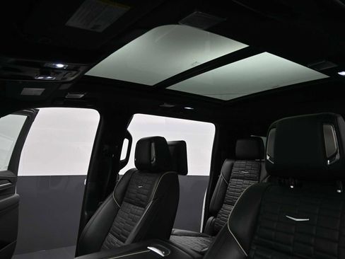 Used 2023 Cadillac Escalade ESV Premium Luxury Platinum image 11