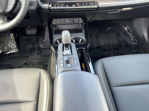 Used 2025 Toyota Prius XLE FWD image 15