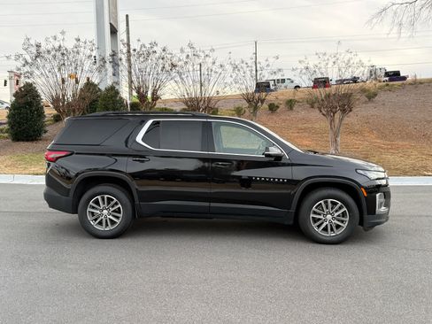 Used 2023 Chevrolet Traverse LT image 7