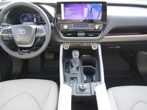 Used 2026 Toyota Grand Highlander AWD image 13