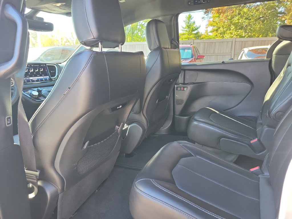 Used 2025 Chrysler Pacifica Select FWD image 17