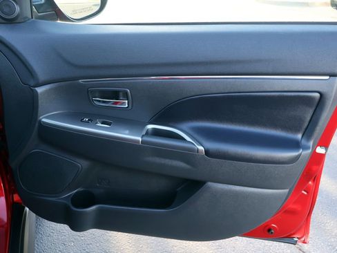 Used 2025 Mitsubishi Outlander Sport ES AWD/4WD image 19