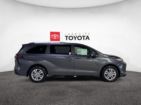 New 2025 Toyota Sienna Limited image 6