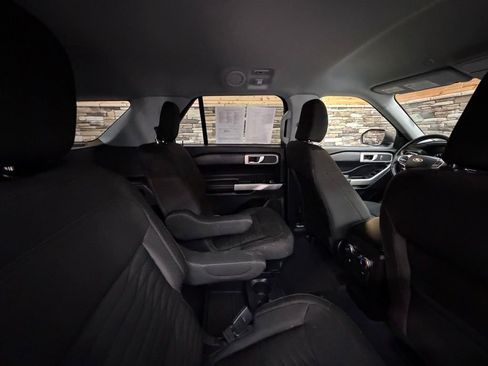 Used 2021 Ford Explorer XLT image 32