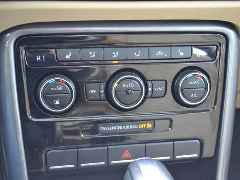 Used 2018 Volkswagen Beetle 2.0T SE image 20