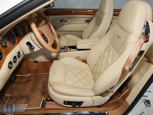 Used 2010 Bentley Azure T RWD image 16