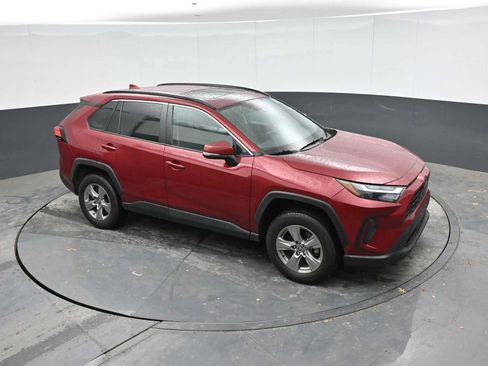 Used 2022 Toyota RAV4 XLE w/ Convenience Package AWD/4WD image 18