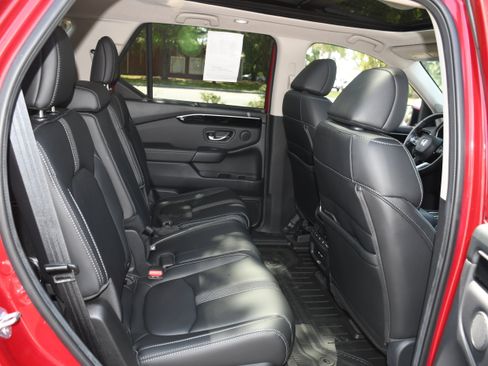 Used 2024 Honda Pilot Touring image 20