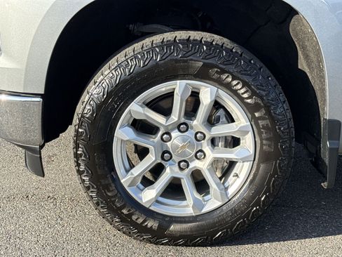 Used 2023 Chevrolet Silverado 1500 LT AWD/4WD image 12