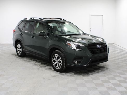 Used 2023 Subaru Forester Premium AWD/4WD image 1