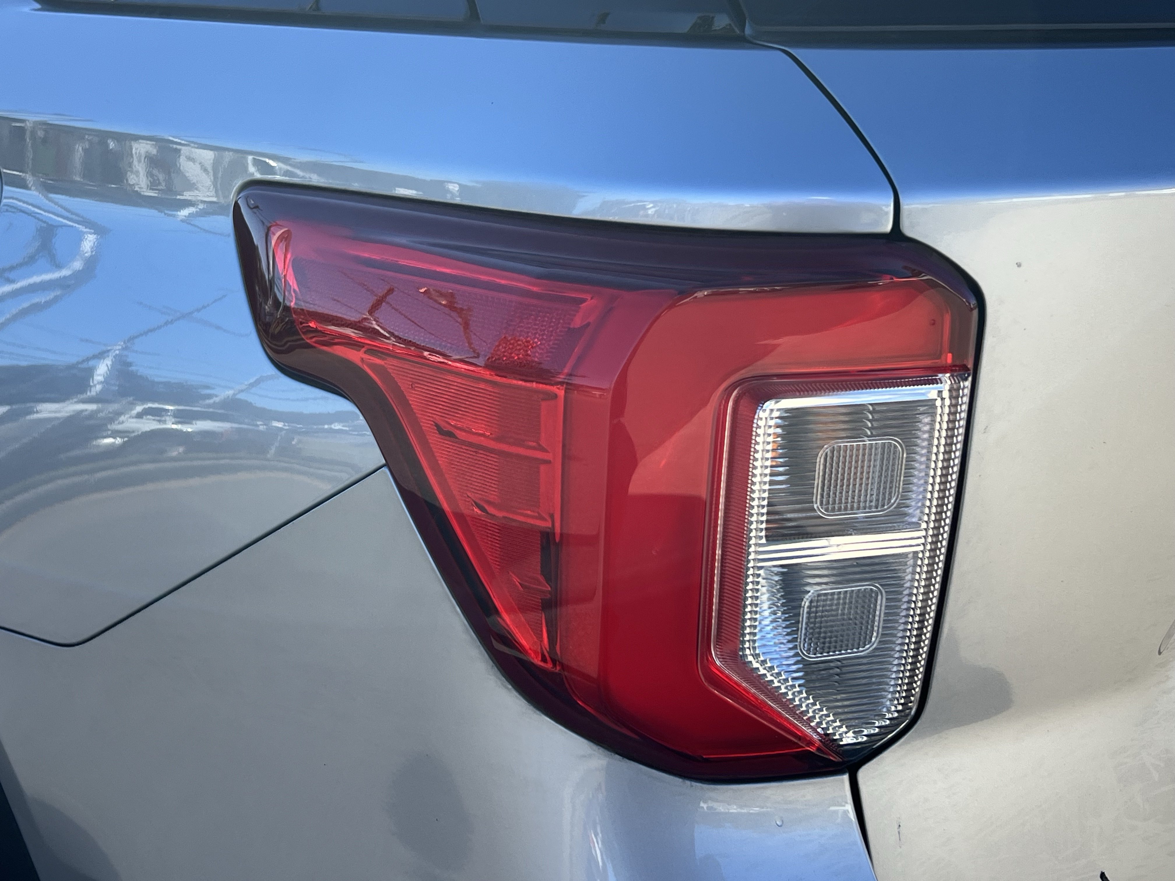 Used 2021 Ford Explorer XLT w/ Equipment Group 202A RWD image 18