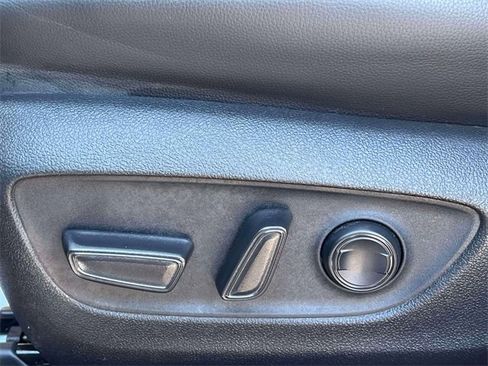 Certified 2024 Toyota Highlander XLE image 25