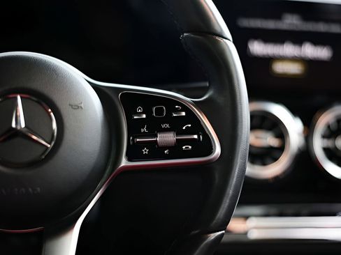 Used 2023 Mercedes-Benz GLA 250 4MATIC image 35