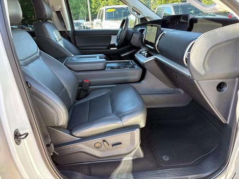 Used 2025 Ford Expedition Active AWD/4WD image 22