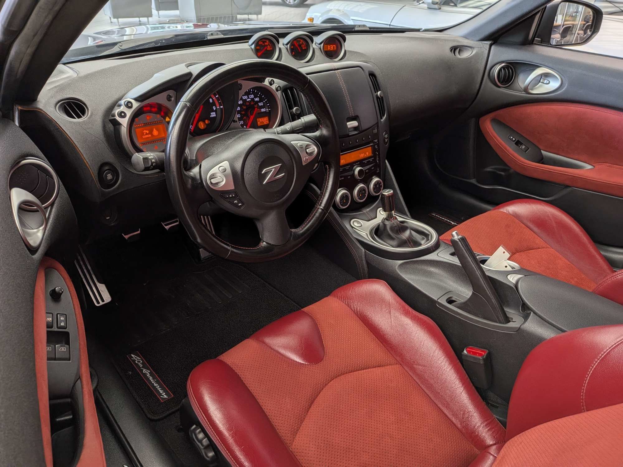 Used 2010 Nissan 370Z Touring w/ Sport Pkg RWD image 13