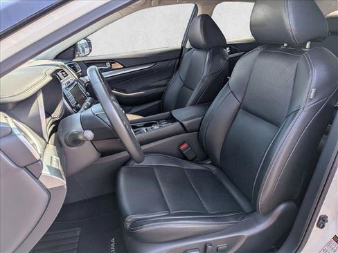 Used 2022 Nissan Maxima SV w/ Floor Mat Group FWD image 16