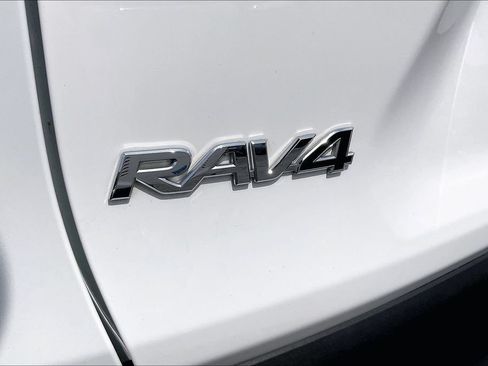 Used 2021 Toyota RAV4 XLE w/ Carpet Mat Package (TMS) AWD/4WD image 30