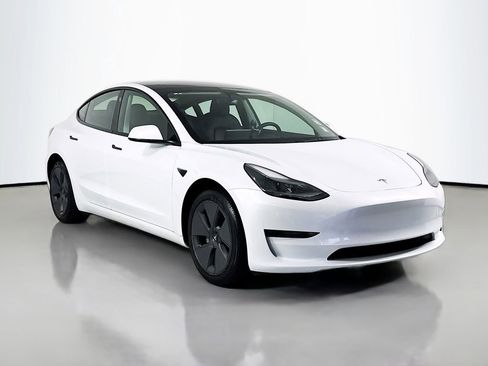 Used 2023 Tesla Model 3 Standard Range image 3