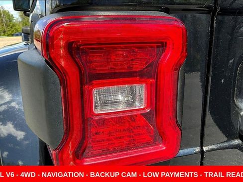 Used 2021 Jeep Wrangler Unlimited Sahara w/ Cold Weather Group AWD/4WD image 22