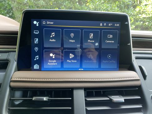 Used 2024 Chevrolet Tahoe High Country AWD/4WD image 27