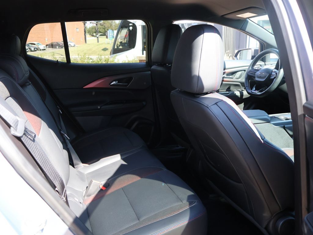 Certified 2024 Chevrolet Equinox EV RS FWD image 11