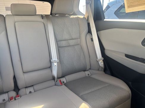 Used 2025 Nissan Rogue SV FWD image 39