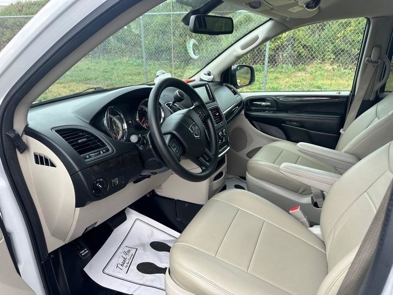 Used 2019 Dodge Grand Caravan SE FWD image 23