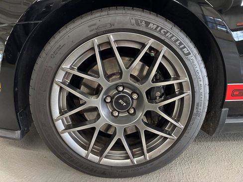 Used 2011 Ford Mustang Shelby GT500 w/ SVT Performance Pkg image 5