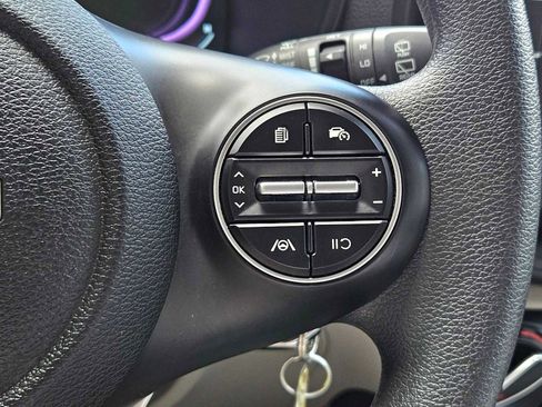 Certified 2025 Kia Soul LX FWD image 19