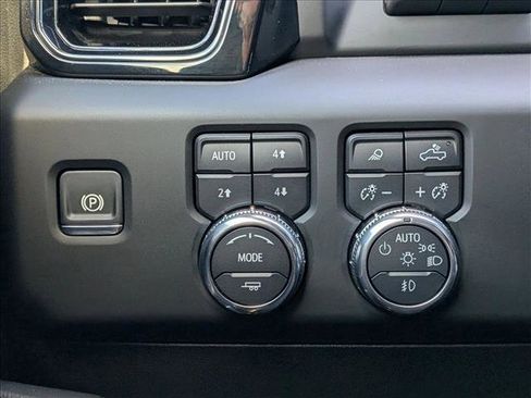 Used 2025 GMC Sierra 2500 AT4X AWD/4WD image 15