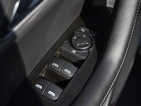 Used 2025 Chevrolet Blazer LT image 8