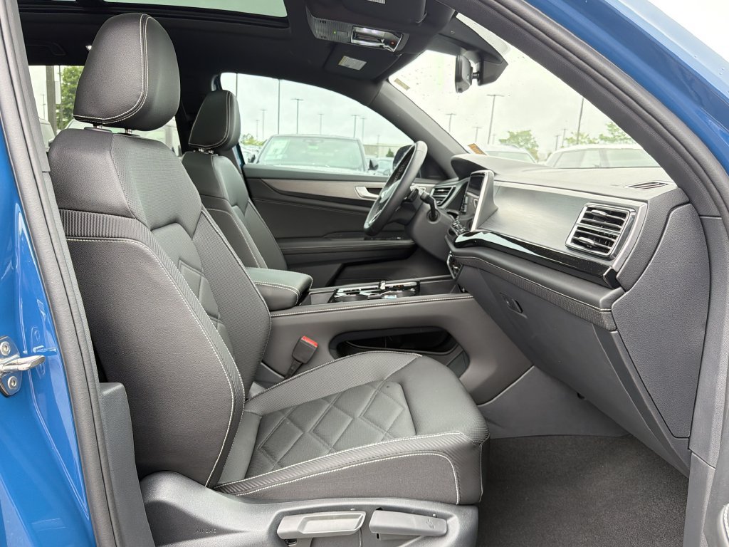 New 2025 Volkswagen Atlas Cross Sport SE FWD image 17