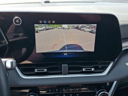 Used 2026 Chevrolet Equinox LT AWD/4WD image 18