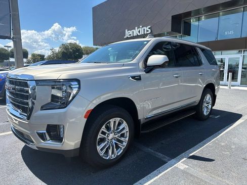 Used 2023 GMC Yukon SLT RWD image 1
