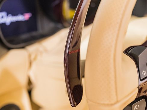 Used 2015 Ferrari California T RWD image 38