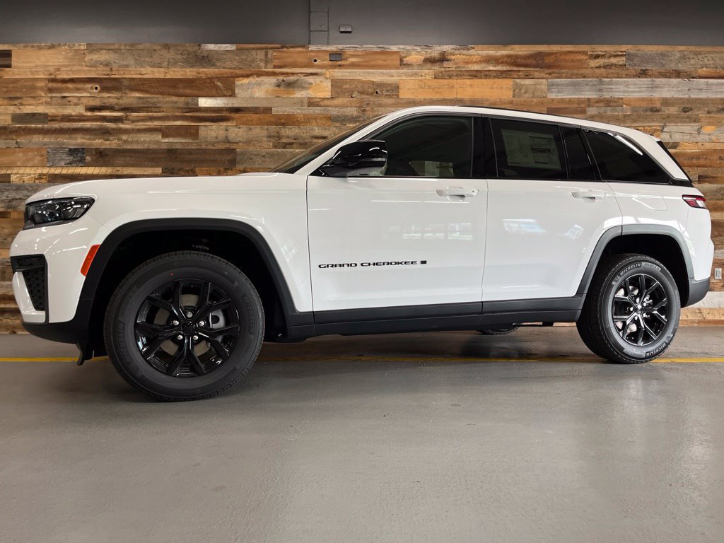 New 2026 Jeep Grand Cherokee Altitude AWD/4WD image 43