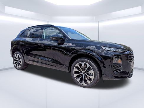 New 2026 Audi Q3 quattro 2.0T AWD/4WD image 1