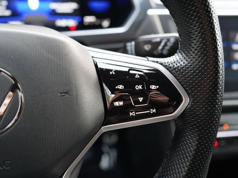 Used 2022 Volkswagen Tiguan SE R-Line image 38