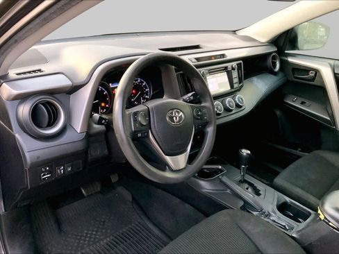Used 2018 Toyota RAV4 LE FWD image 17