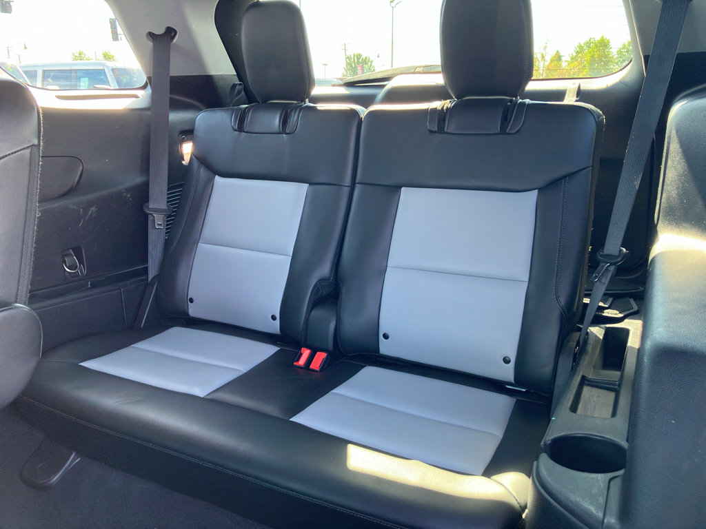 Used 2022 Ford Explorer XLT w/ Equipment Group 202A AWD/4WD image 29