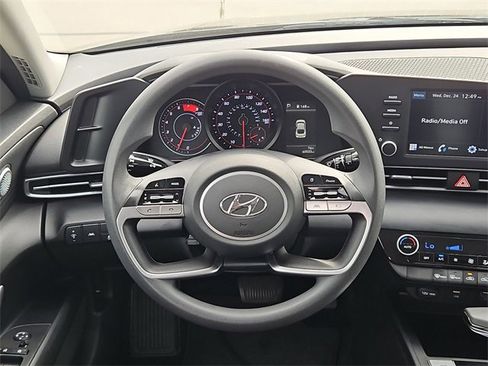 Used 2021 Hyundai Elantra SEL image 4
