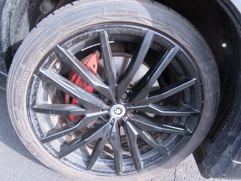 Used 2022 BMW X6 xDrive40i w/ M Sport Package image 18